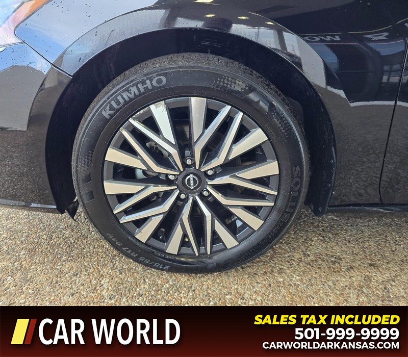 Nissan Altima Vehicle Full-screen Gallery Image 6