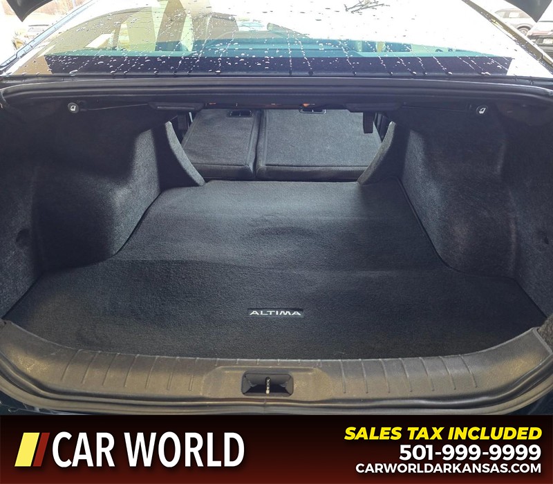 Nissan Altima Vehicle Full-screen Gallery Image 14
