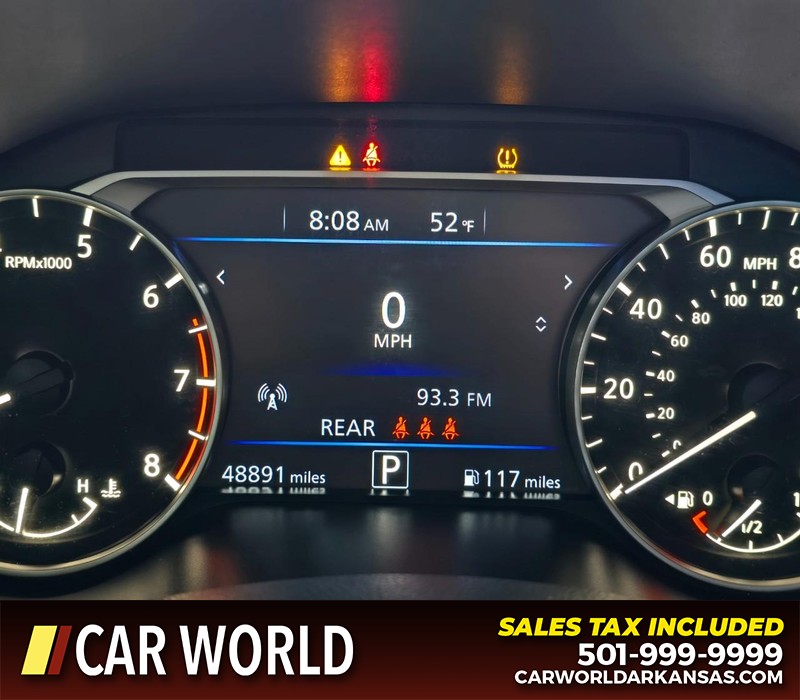 Nissan Altima Vehicle Full-screen Gallery Image 16