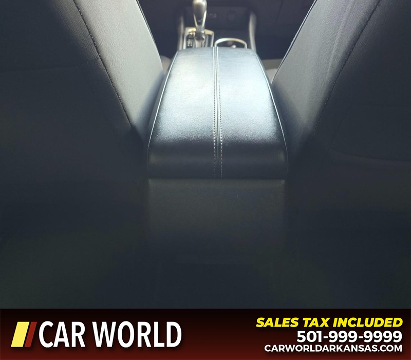 Nissan Altima Vehicle Full-screen Gallery Image 19