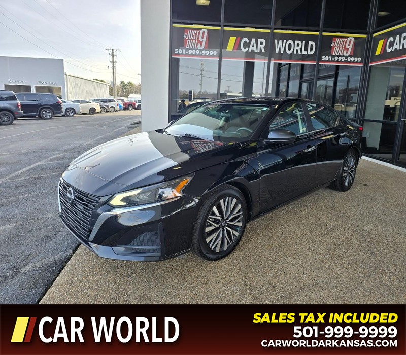 Nissan Altima Vehicle Full-screen Gallery Image 3