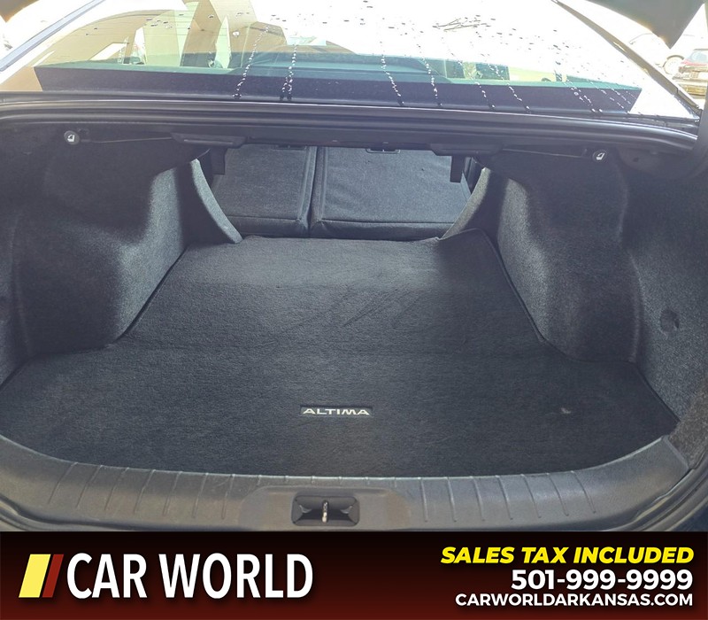Nissan Altima Vehicle Full-screen Gallery Image 14
