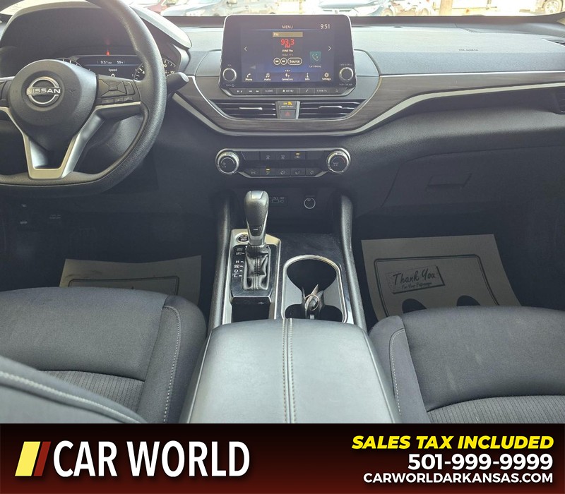 Nissan Altima Vehicle Full-screen Gallery Image 18