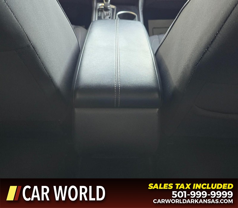 Nissan Altima Vehicle Full-screen Gallery Image 19