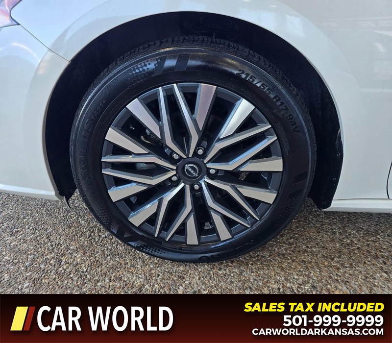 Nissan Altima Vehicle Full-screen Gallery Image 6