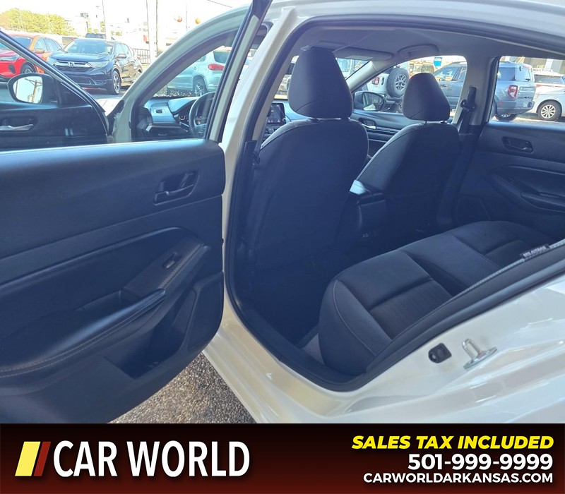 Nissan Altima Vehicle Full-screen Gallery Image 9