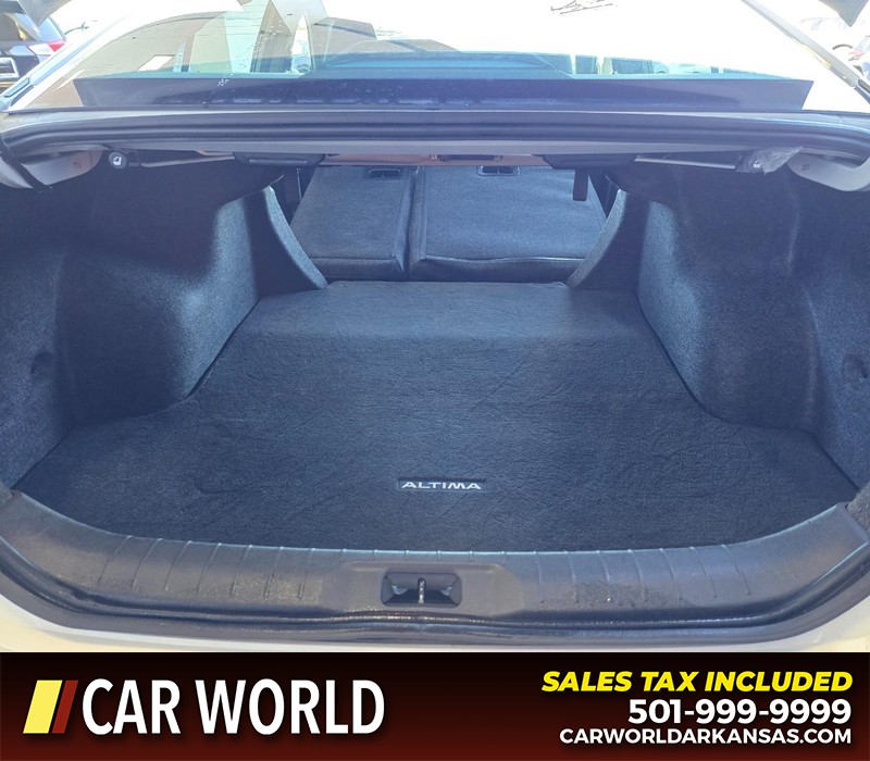 Nissan Altima Vehicle Full-screen Gallery Image 14