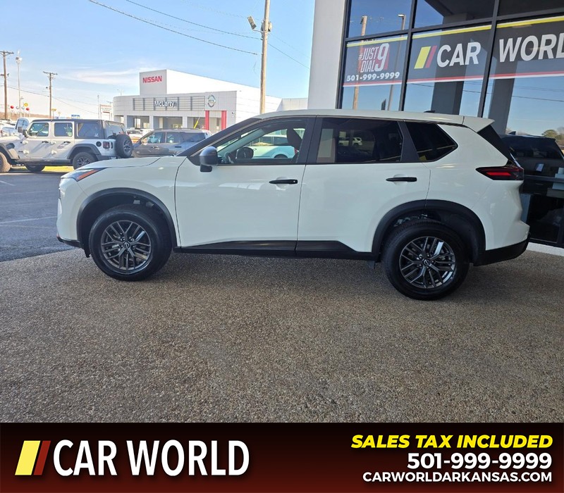 Nissan Rogue Vehicle Full-screen Gallery Image 4