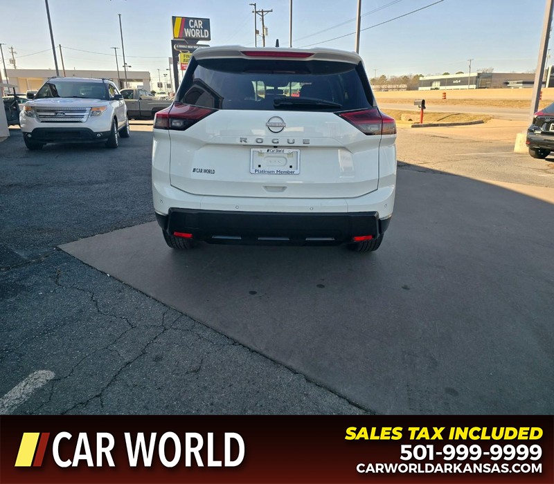 Nissan Rogue Vehicle Full-screen Gallery Image 5