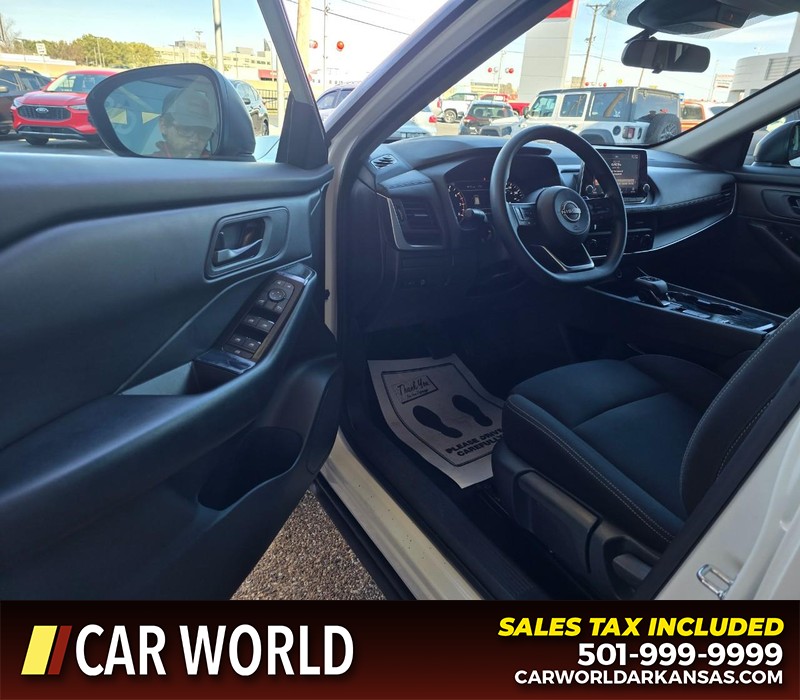 Nissan Rogue Vehicle Full-screen Gallery Image 7