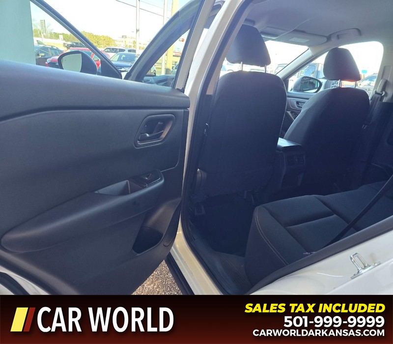 Nissan Rogue Vehicle Full-screen Gallery Image 9