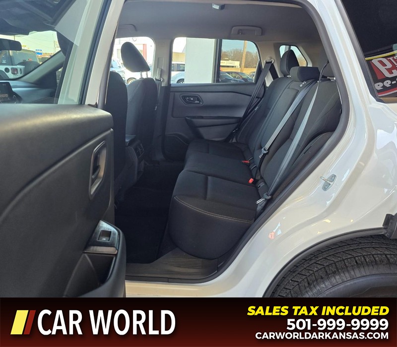 Nissan Rogue Vehicle Full-screen Gallery Image 10