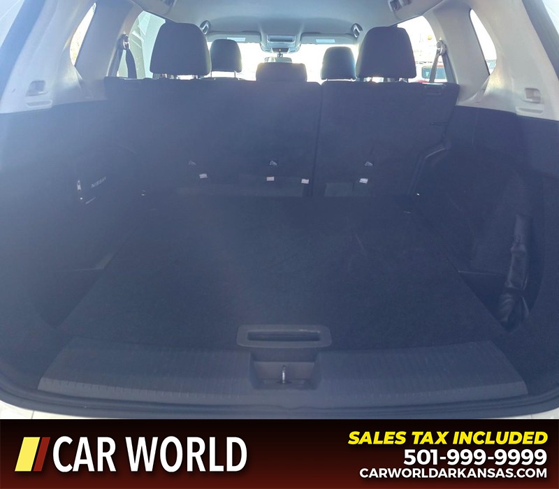 Nissan Rogue Vehicle Full-screen Gallery Image 13