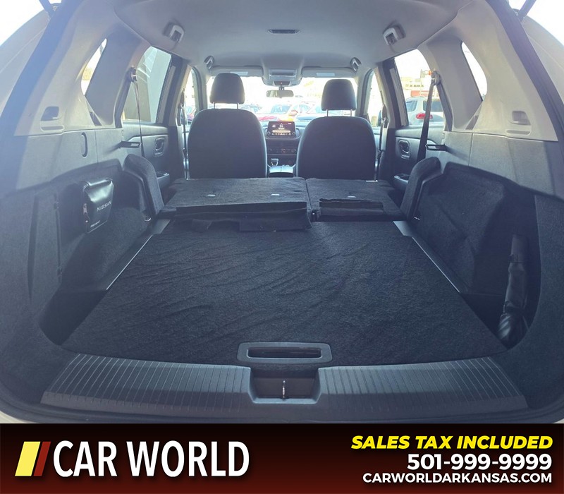 Nissan Rogue Vehicle Full-screen Gallery Image 14