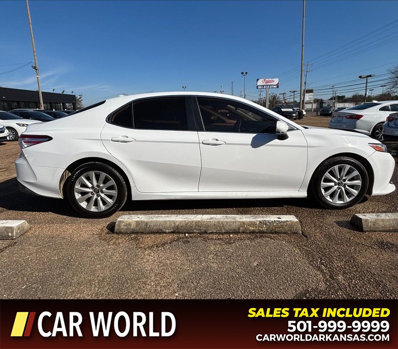 Toyota Camry Vehicle Full-screen Gallery Image 2