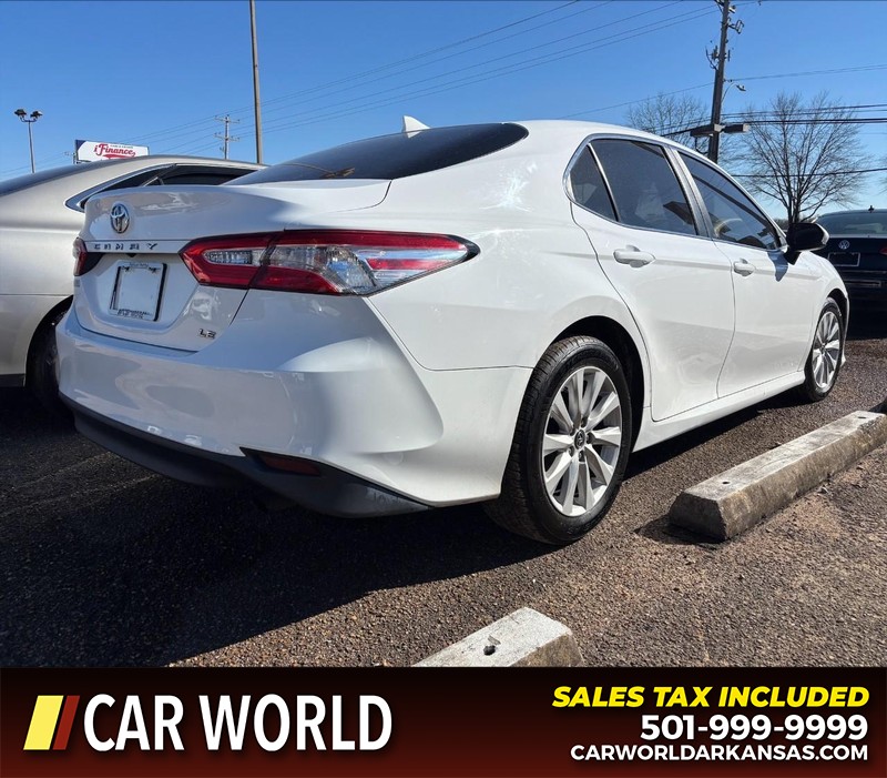 Toyota Camry Vehicle Full-screen Gallery Image 3