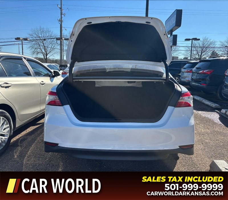 Toyota Camry Vehicle Full-screen Gallery Image 5