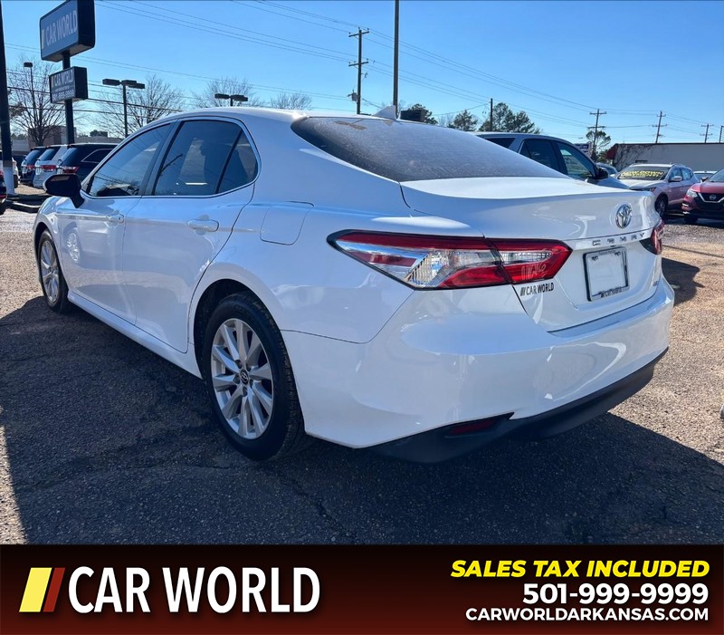 Toyota Camry Vehicle Full-screen Gallery Image 7