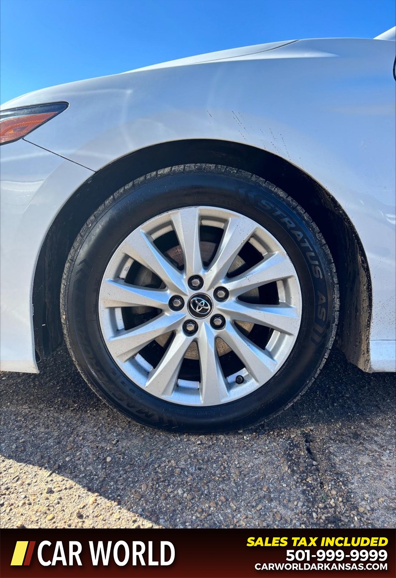 Toyota Camry Vehicle Full-screen Gallery Image 11