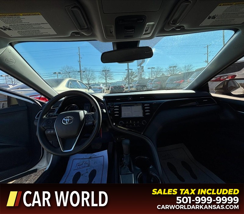 Toyota Camry Vehicle Full-screen Gallery Image 16