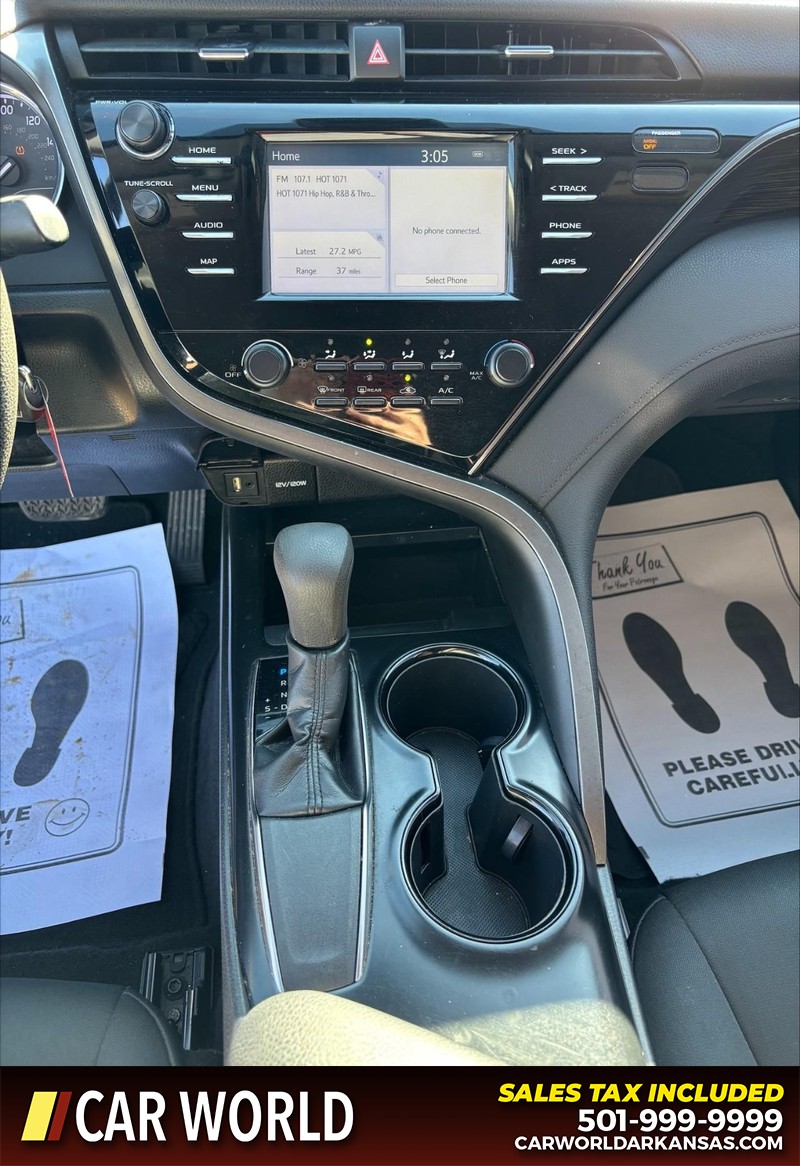 Toyota Camry Vehicle Full-screen Gallery Image 18