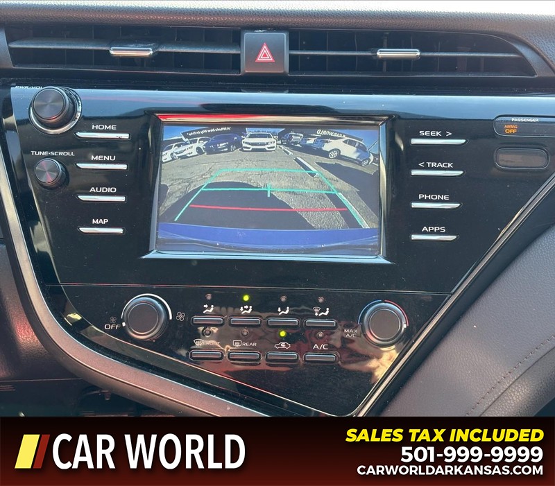 Toyota Camry Vehicle Full-screen Gallery Image 19