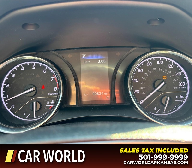 Toyota Camry Vehicle Full-screen Gallery Image 20