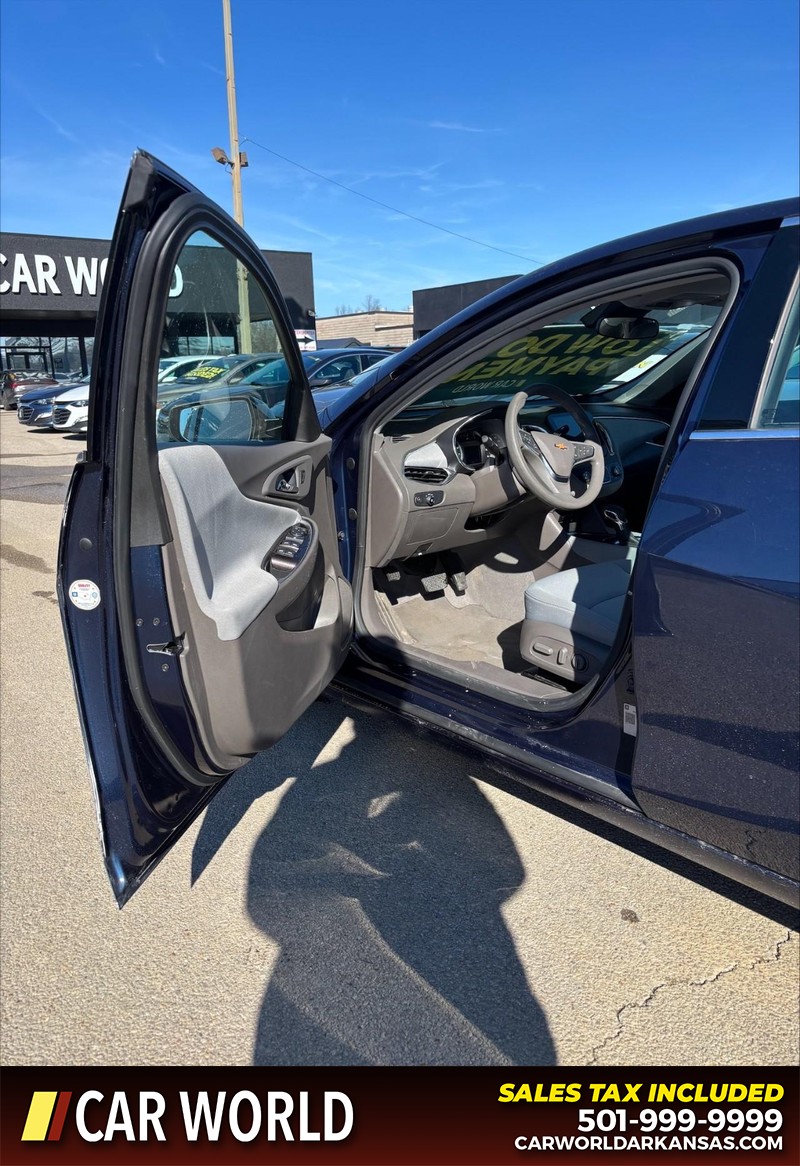 Chevrolet Malibu Vehicle Full-screen Gallery Image 12