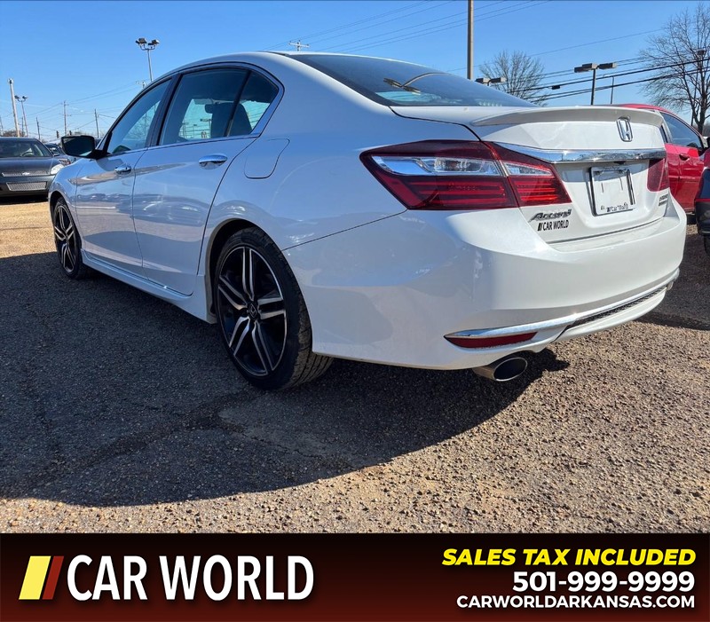 Honda Accord Sedan Vehicle Full-screen Gallery Image 7