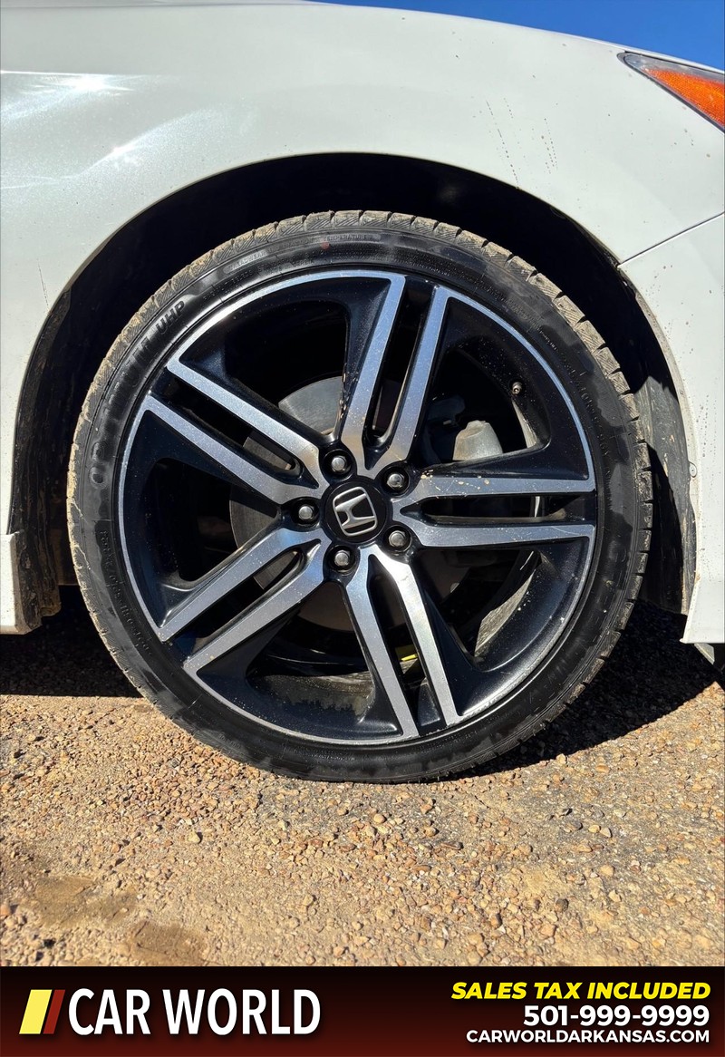 Honda Accord Sedan Vehicle Full-screen Gallery Image 11