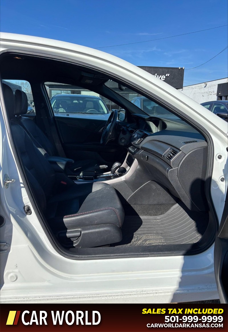 Honda Accord Sedan Vehicle Full-screen Gallery Image 13