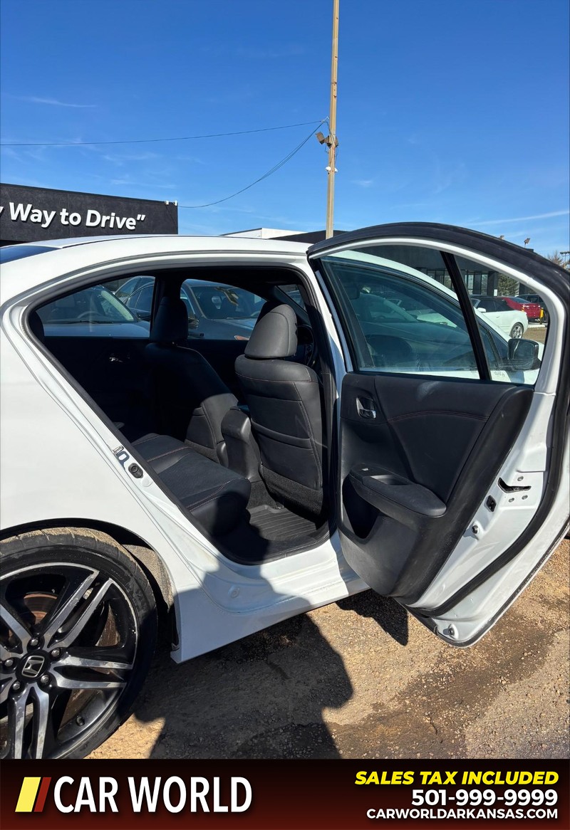 Honda Accord Sedan Vehicle Full-screen Gallery Image 14