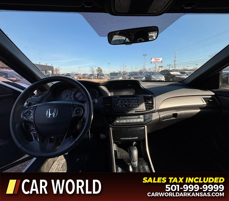 Honda Accord Sedan Vehicle Full-screen Gallery Image 16