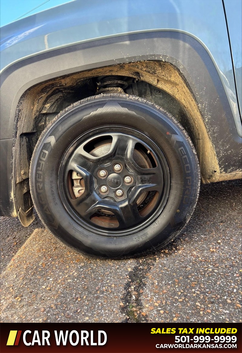 Jeep Renegade Vehicle Full-screen Gallery Image 11