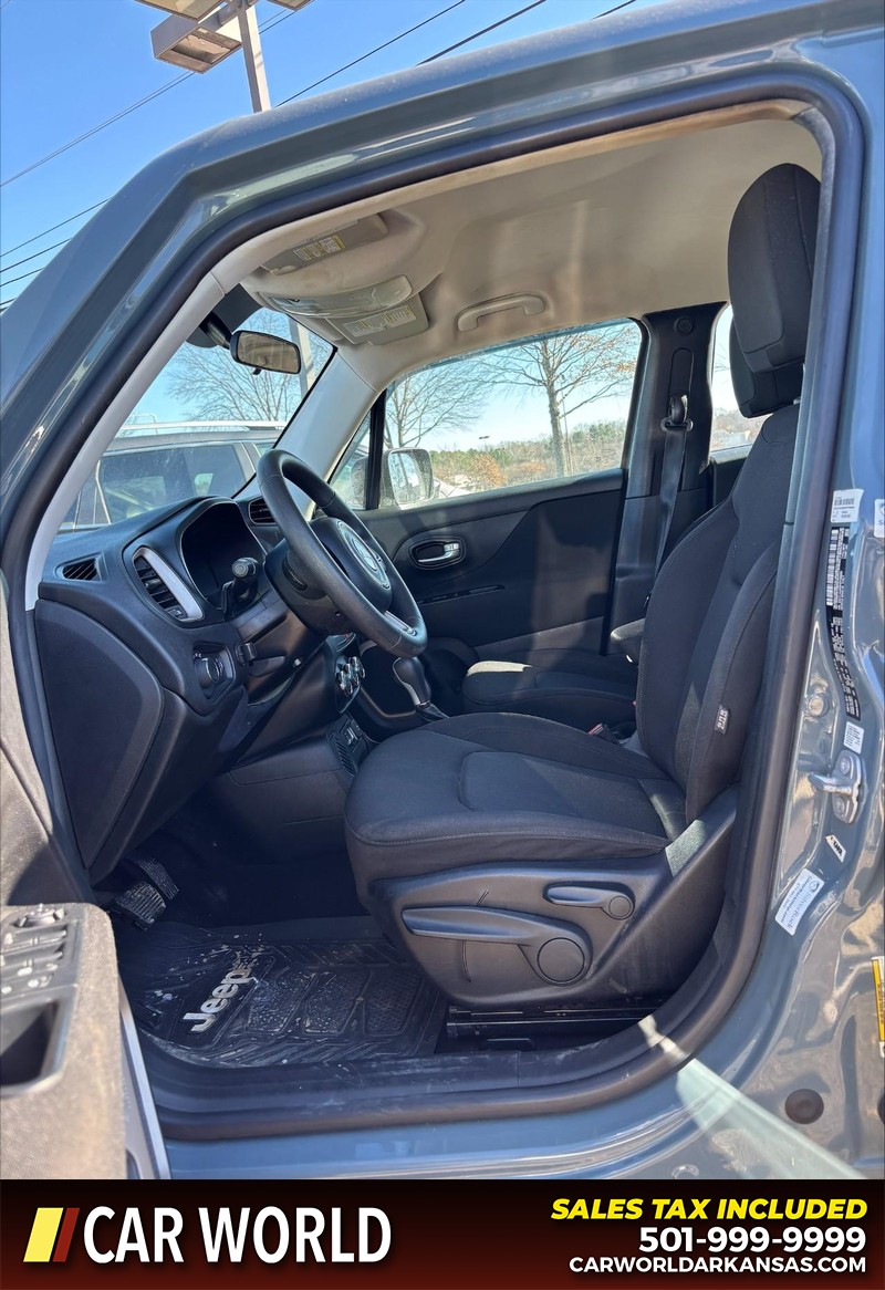 Jeep Renegade Vehicle Full-screen Gallery Image 13