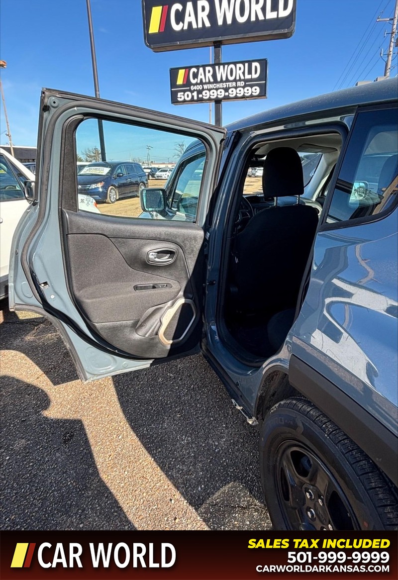 Jeep Renegade Vehicle Full-screen Gallery Image 14