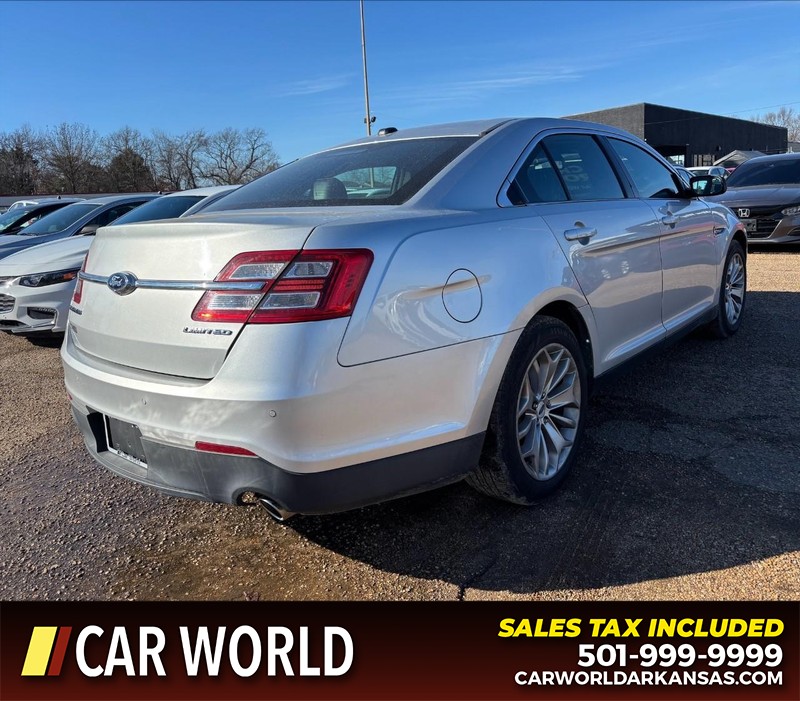 Ford Taurus Vehicle Full-screen Gallery Image 3