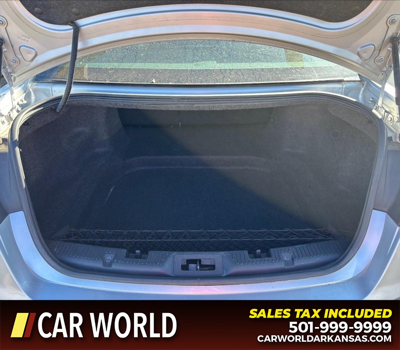 Ford Taurus Vehicle Full-screen Gallery Image 6