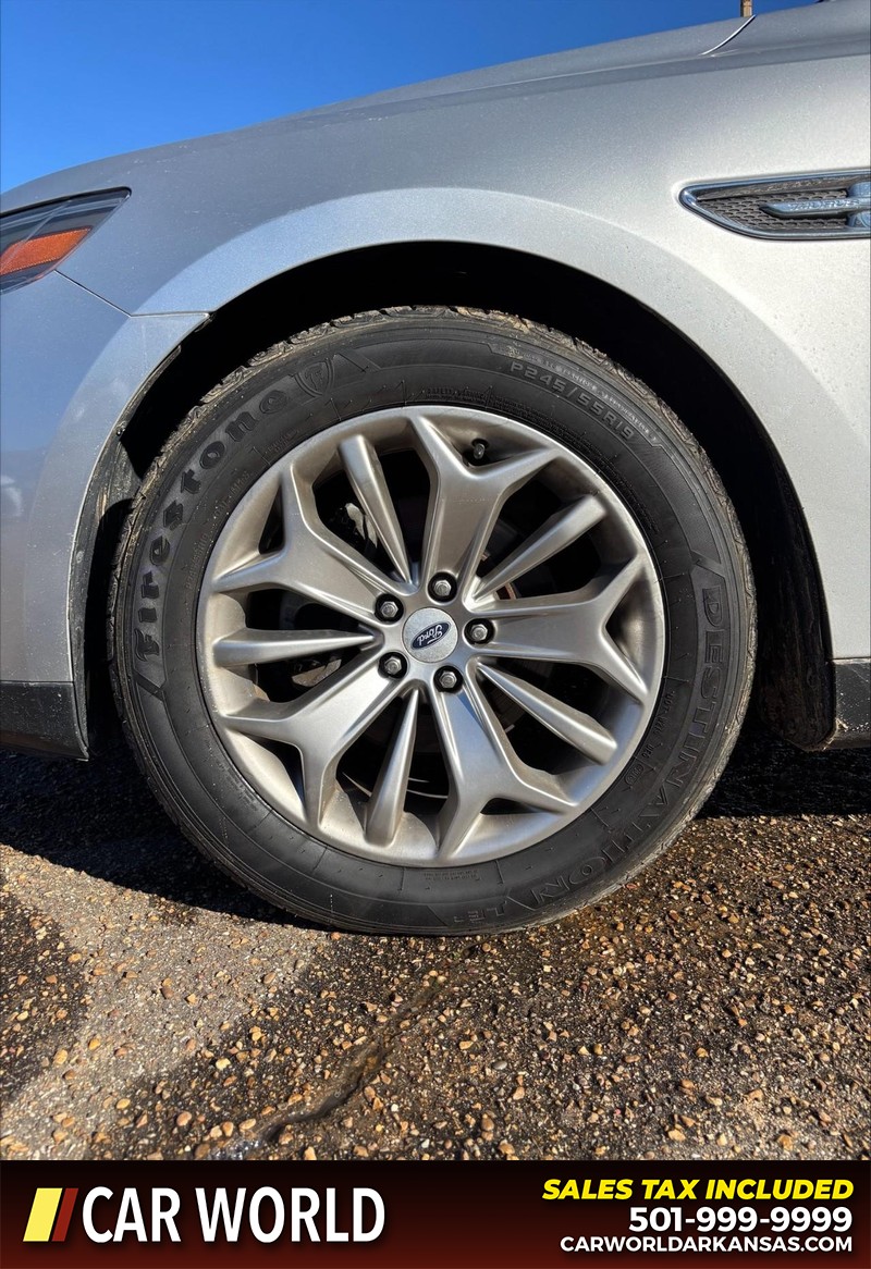 Ford Taurus Vehicle Full-screen Gallery Image 11