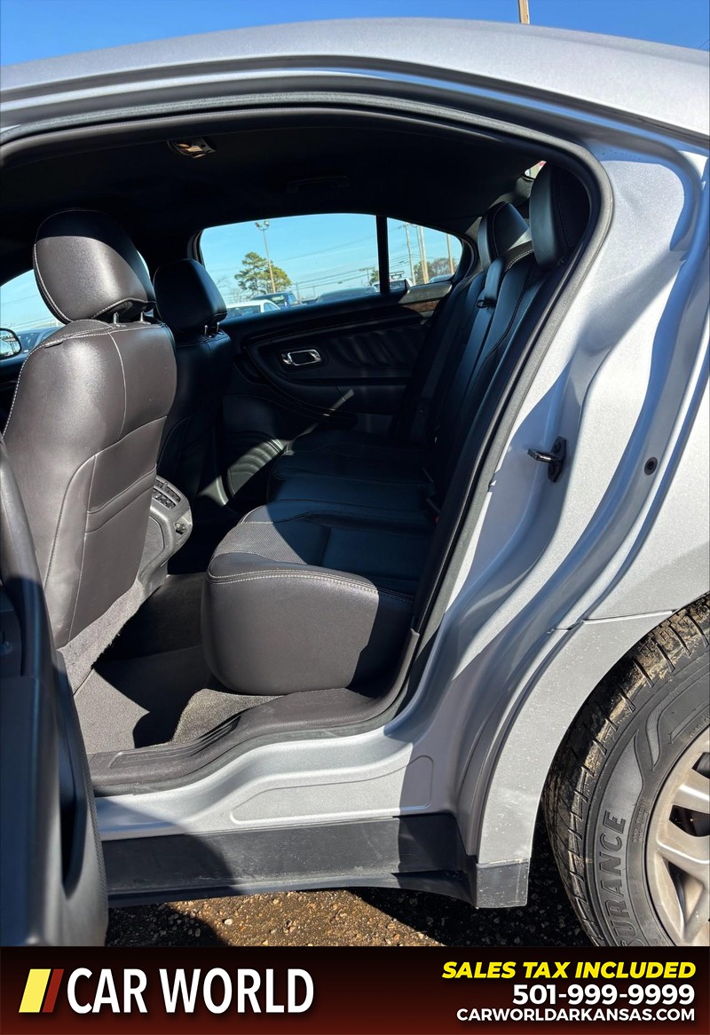 Ford Taurus Vehicle Full-screen Gallery Image 15