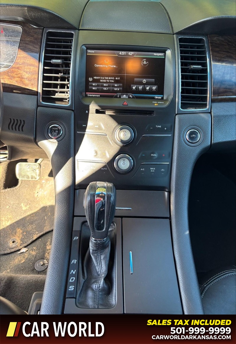 Ford Taurus Vehicle Full-screen Gallery Image 17