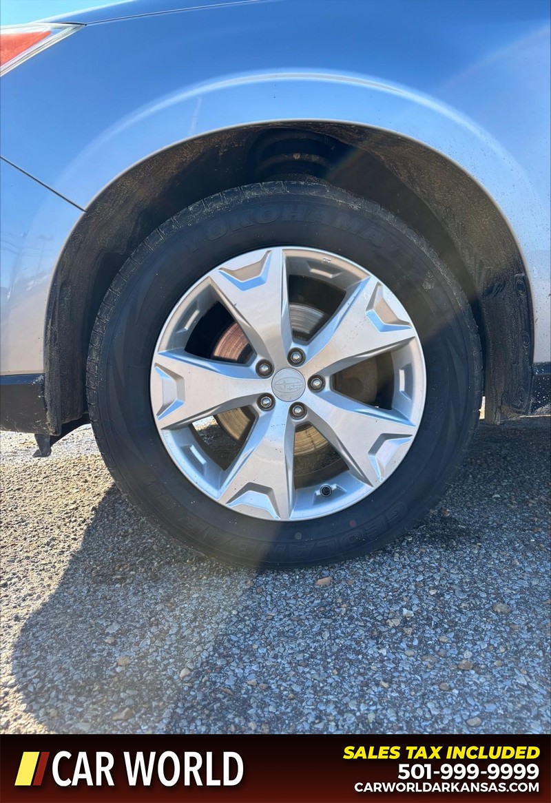 Subaru Forester Vehicle Full-screen Gallery Image 11