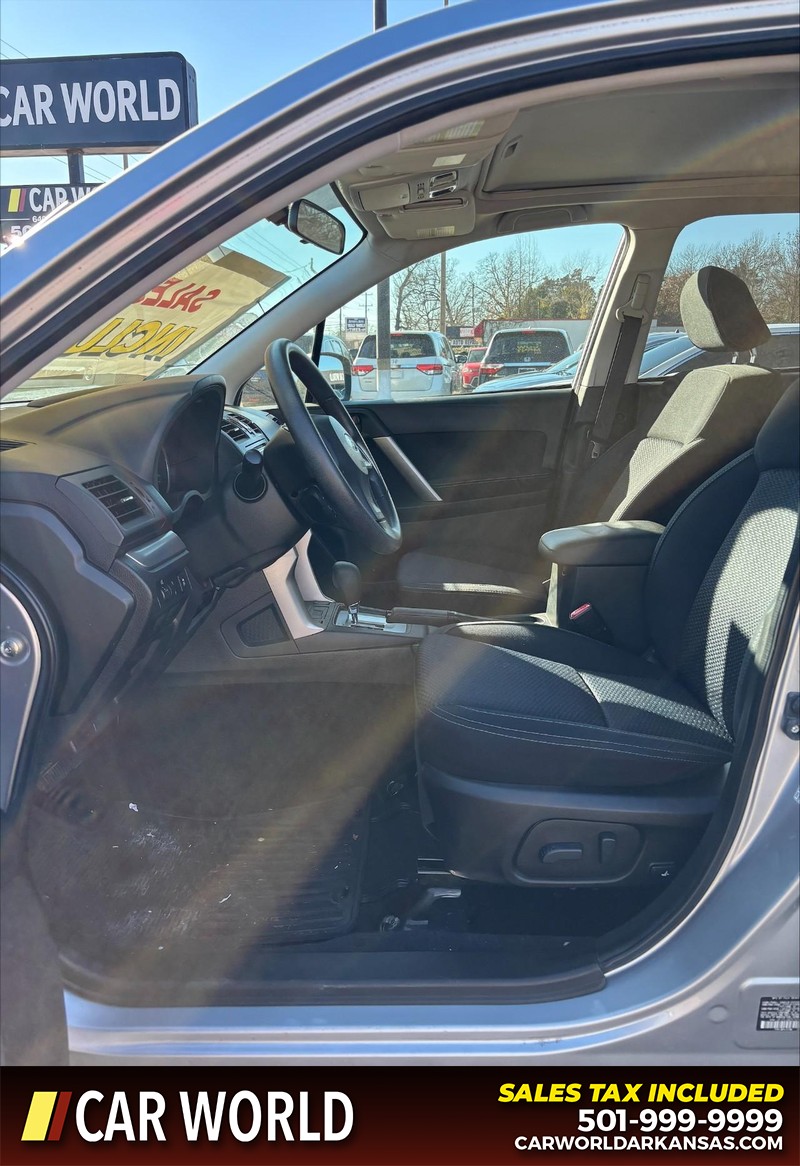 Subaru Forester Vehicle Full-screen Gallery Image 13