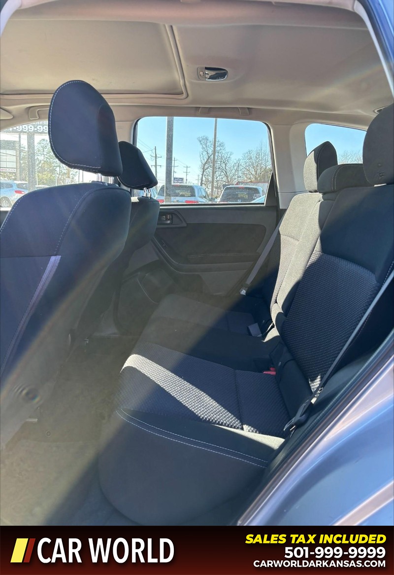 Subaru Forester Vehicle Full-screen Gallery Image 15