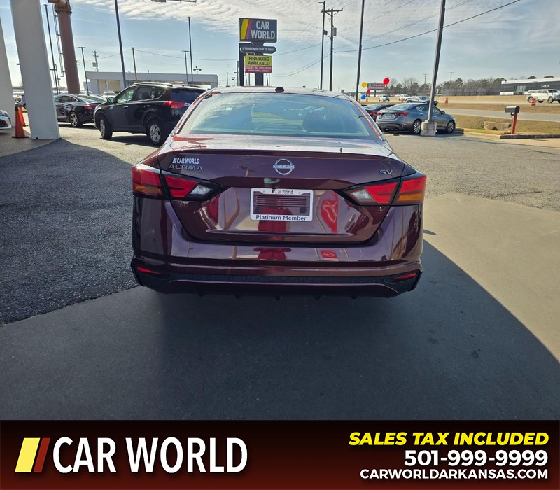 Nissan Altima Vehicle Full-screen Gallery Image 5