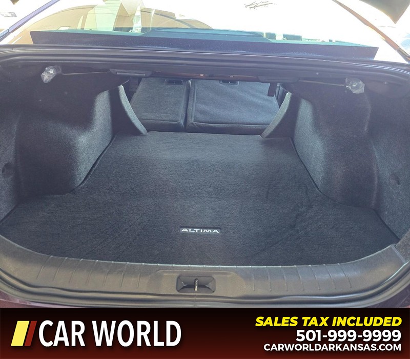 Nissan Altima Vehicle Full-screen Gallery Image 14