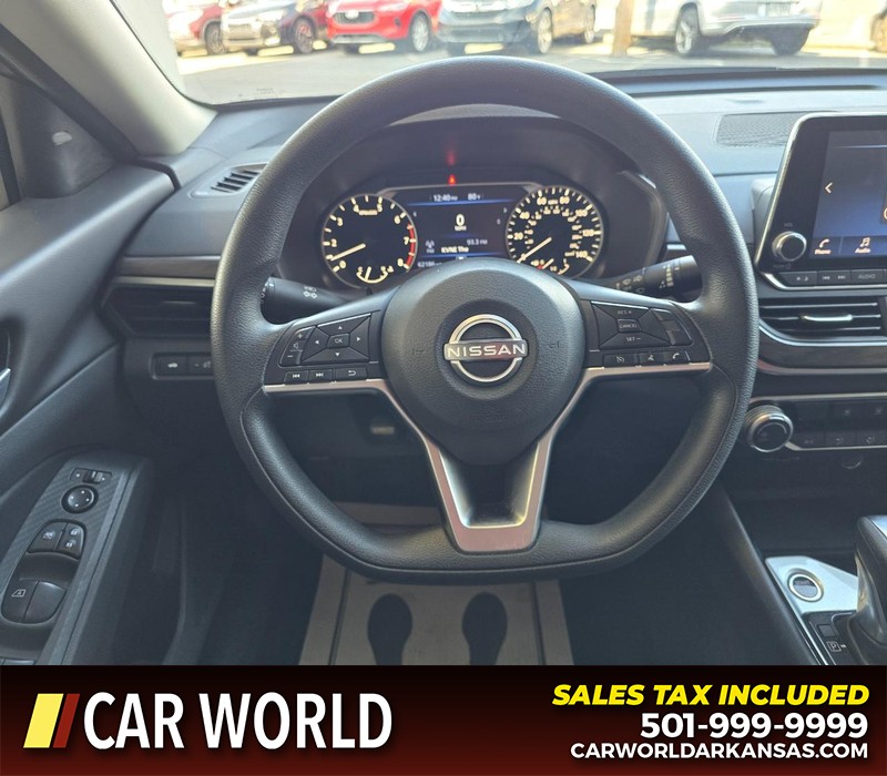 Nissan Altima Vehicle Full-screen Gallery Image 15