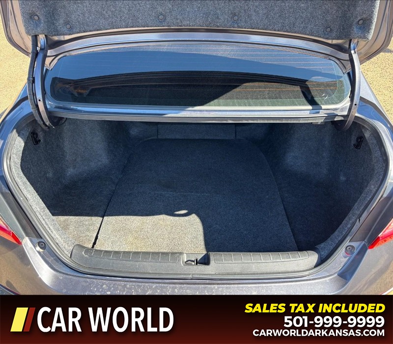 Honda Accord Sedan Vehicle Full-screen Gallery Image 6