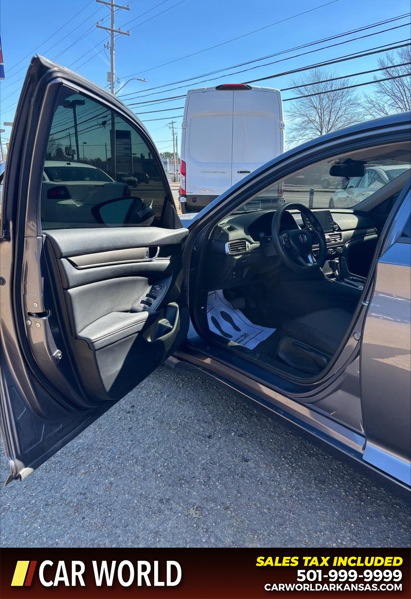 Honda Accord Sedan Vehicle Full-screen Gallery Image 12