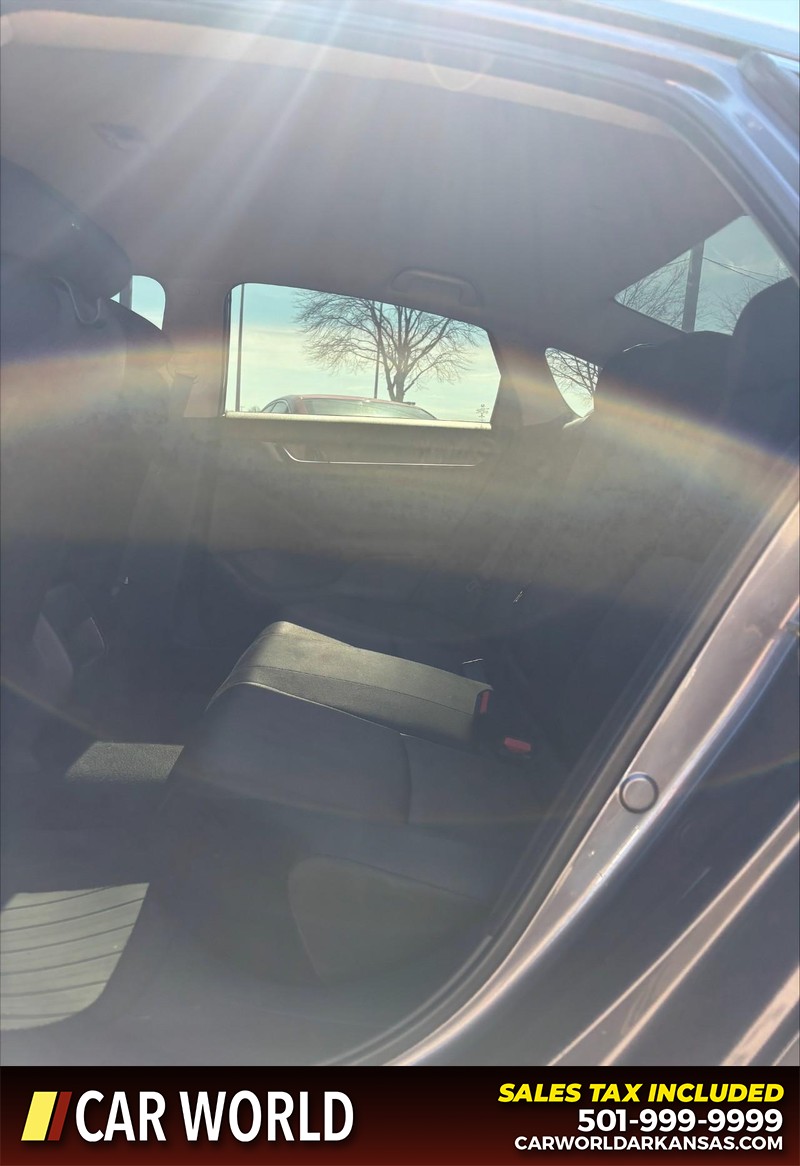 Honda Accord Sedan Vehicle Full-screen Gallery Image 15